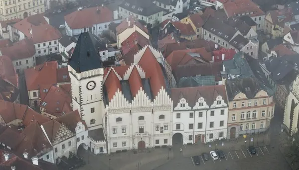 Dom.
